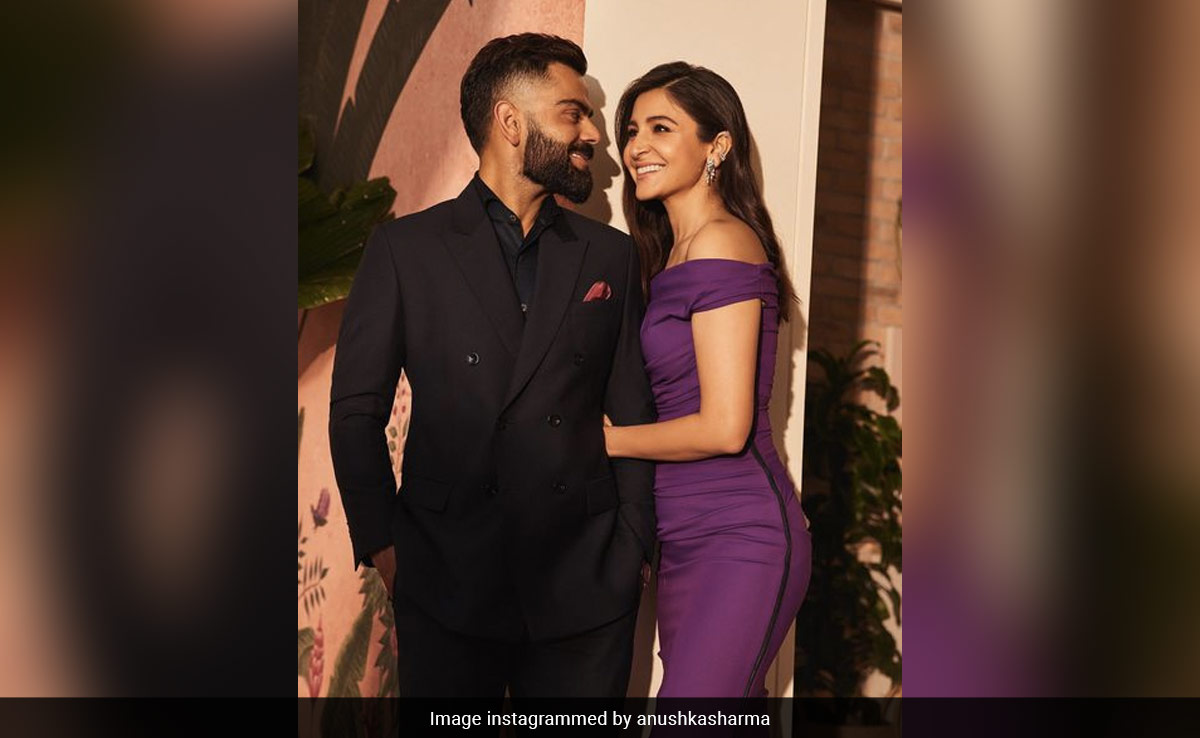 The Moment When A Paparazzo Told Anushka Sharma And Virat Kohli "<i>Aye Kya Mast Jodi Hai</i>"