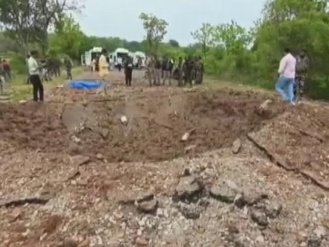 CG Election 2023: मतदान के दौरान 8 नक्सली मुठभेड़ और बारूदी सुरंग विस्फोट, इतने जवान हुए घायल