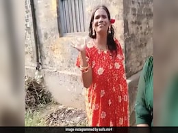 रानू मंडल ने इस सुरीले अंदाज में किया 'टाटा बाय बाय', एक बार नहीं बार-बार देखेंगे वीडियो रानू मंडल ने इस सुरीले अंदाज में किया 'टाटा बाय बाय', एक बार नहीं बार-बार देखेंगे वीडियो