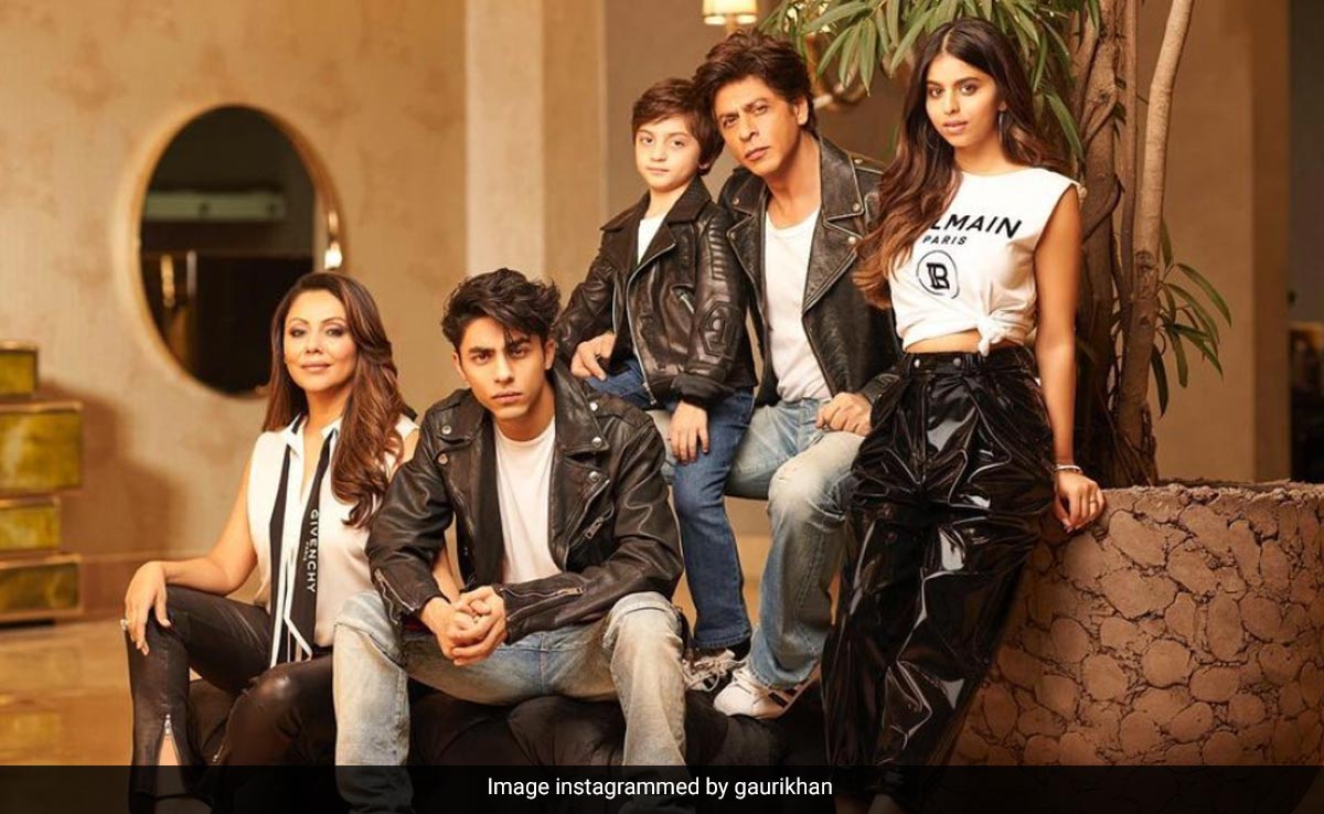 After Viral Pics Of The Khans, Gauri Shares Family Portrait With Shah Rukh, Suhana, Aryan And AbRam