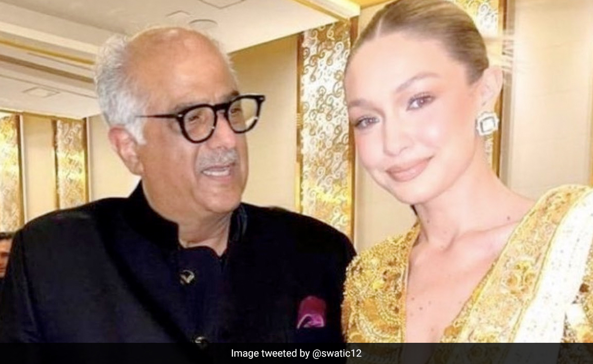 बोनी कपूर ने जीजी हदीद के साथ कुछ इस अंदाज में खिंचवाई फोटो, अब सोशल मीडिया पर लोग उड़ा रहे मजाक