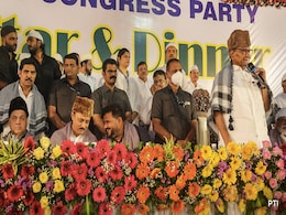 Sharad Pawar Attends Iftar Party With Nephew Ajit Amid Rift Buzz Sharad Pawar Attends Iftar Party With Nephew Ajit Amid Rift Buzz