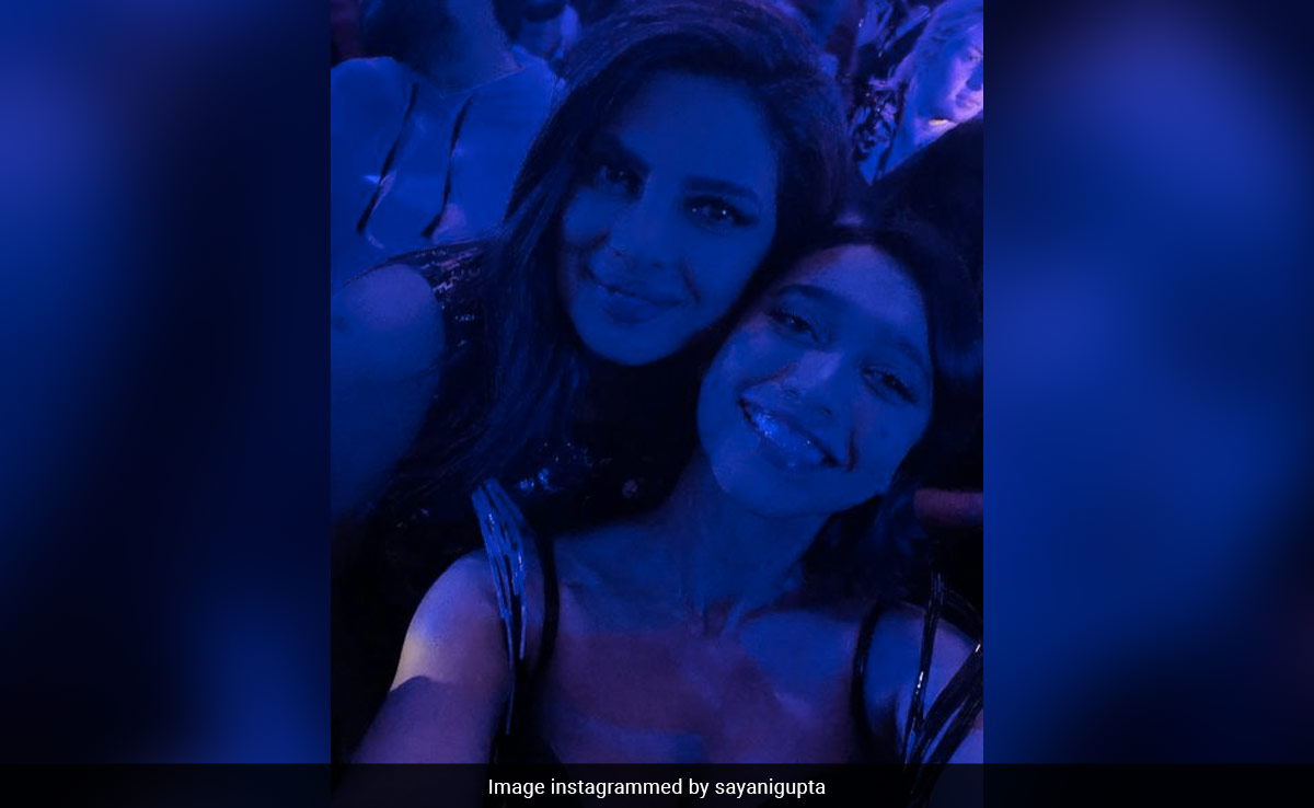 Priyanka Chopra Is The First Star Sayani Gupta Took A Pic With: "She Said My Name"