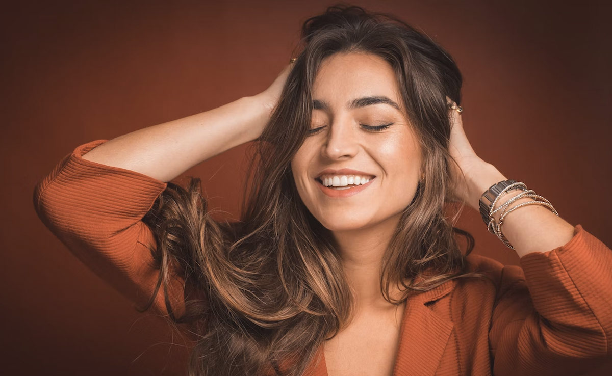 Here's How To Apply Henna To Cover Gray Hair At Home