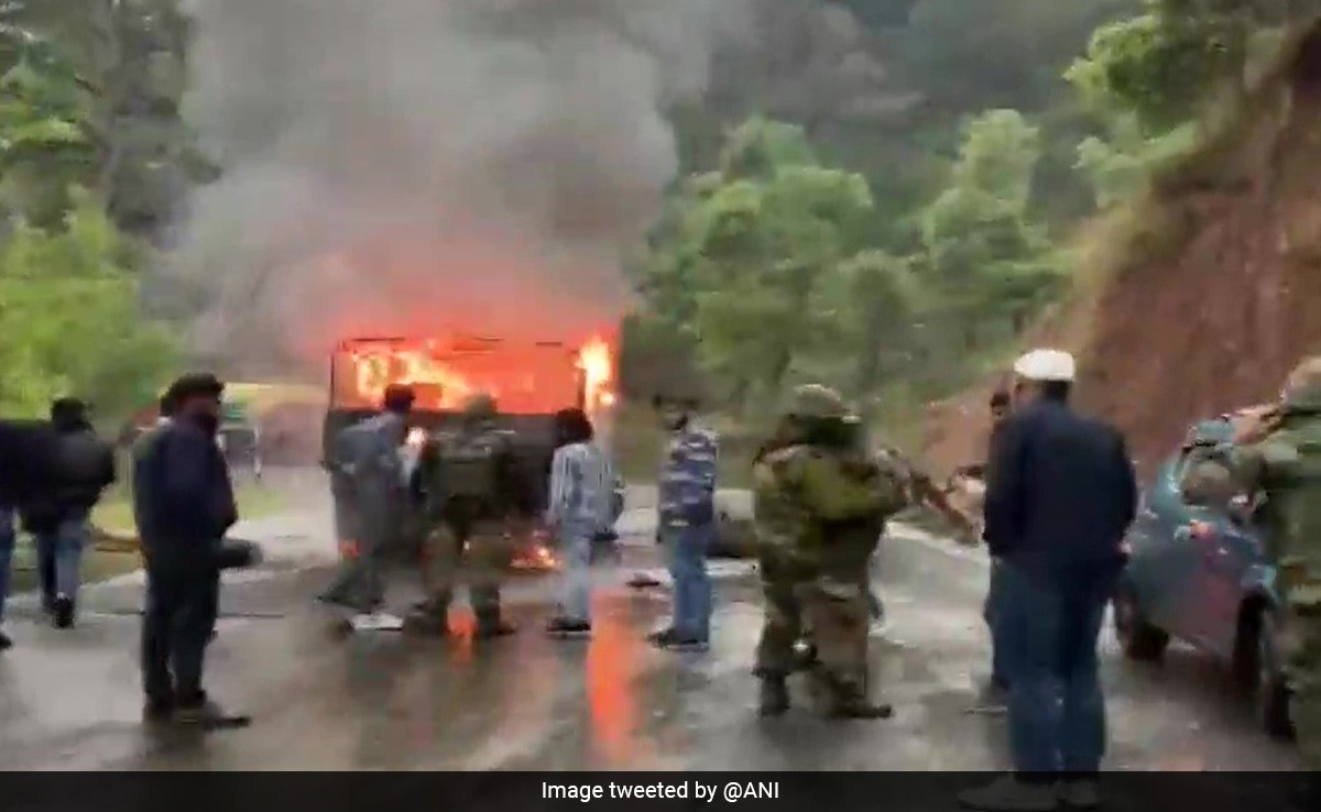 सेना के वाहन में आग लगने के पीछे आतंकी हमला, ग्रेनेड फेंके जाने की आशंका, 5 जवान शहीद