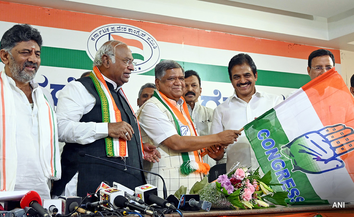 Sachin Pilot Out, Ex BJP Veteran In: Congress' Karnataka Star Campaigners