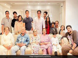 Eid <i>Mubarak</i> From Salman Khan And Family. Here's A Fam-Jam Pic Eid <i>Mubarak</i> From Salman Khan And Family. Here's A Fam-Jam Pic