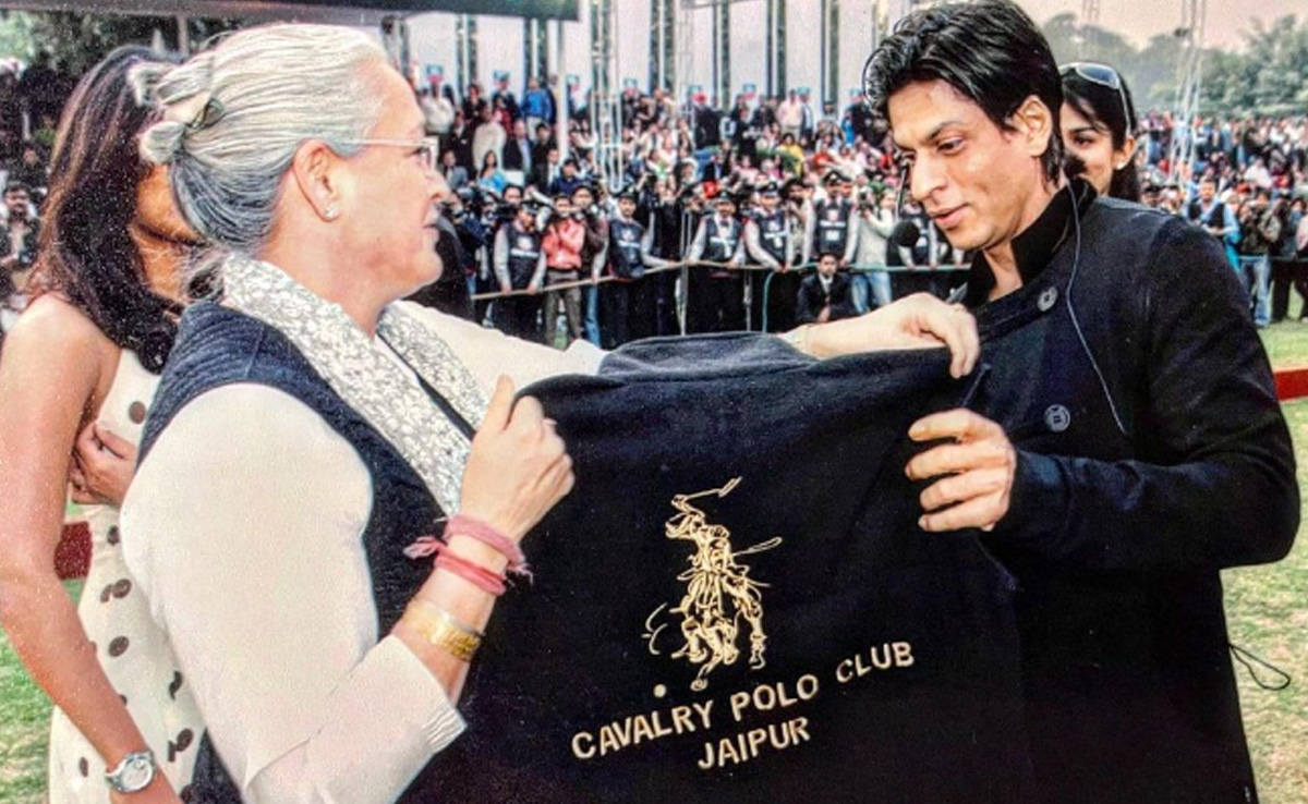 Shah Rukh Khan And Priyanka Chopra In Throwback Gold Shared By Nafisa Ali