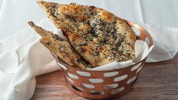 Easy Tips To Make Dhaba-Style Tandoori Roti In A Pressure Cooker