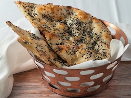 Easy Tips To Make Dhaba-Style Tandoori Roti In A Pressure Cooker Easy Tips To Make Dhaba-Style Tandoori Roti In A Pressure Cooker