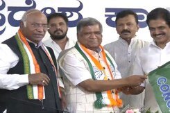 Karnataka Election 2023: Congress में शामिल हुए शेट्टार, BJP को बड़ा झटका Karnataka Election 2023: Congress में शामिल हुए शेट्टार, BJP को बड़ा झटका