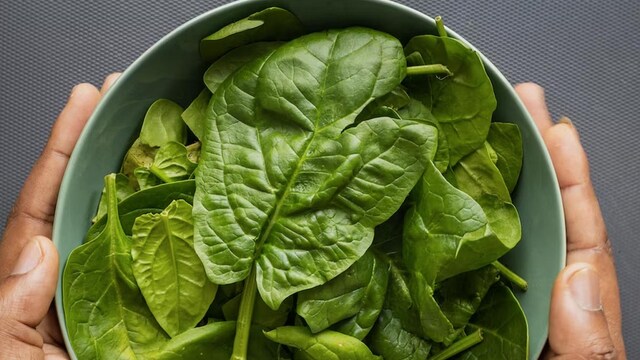 Regular consumption of spinach can have positive effects on heart health