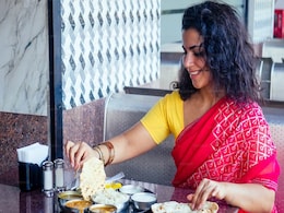 Weight loss tips : वजन घटाने के लिए रोटी और चावल में से क्या खाना छोड़ना चाहिए? Weight loss tips : वजन घटाने के लिए रोटी और चावल में से क्या खाना छोड़ना चाहिए?