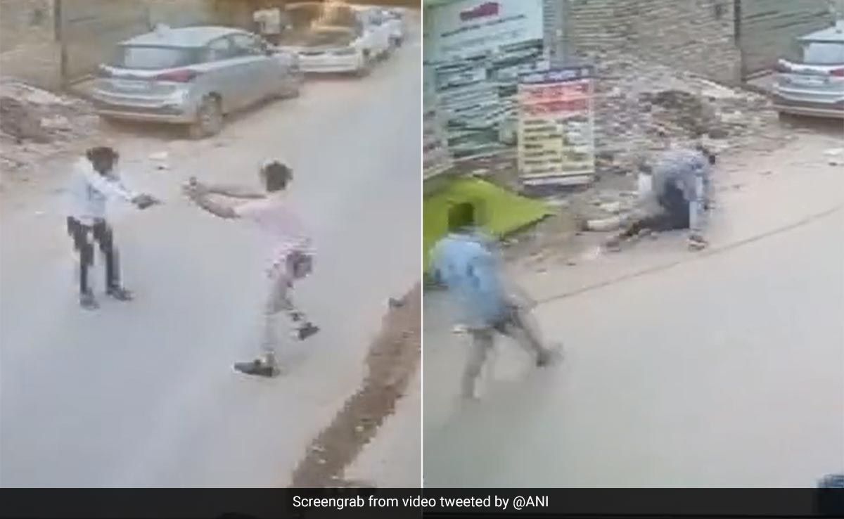 Watch: Delhi Police Constable Uses Brick To Disarm Gunman, Overpowers Him