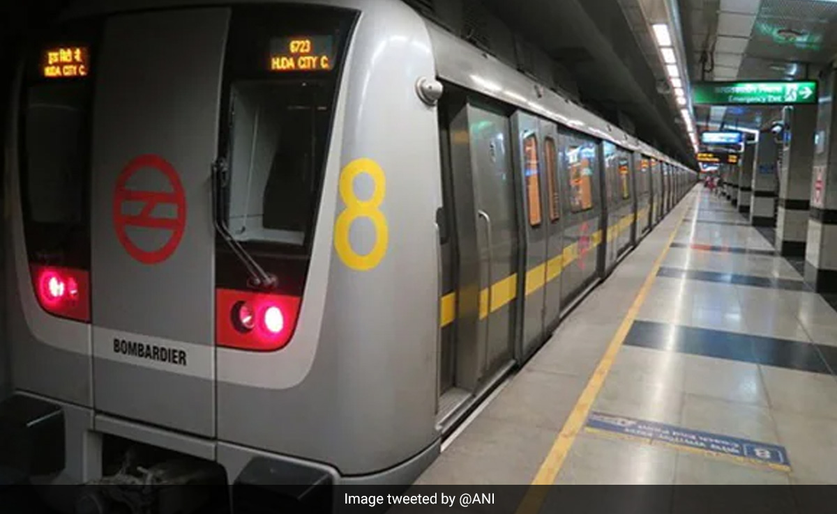 Video: 2 Women Thrashed After Being Caught Stealing At Delhi Metro Station