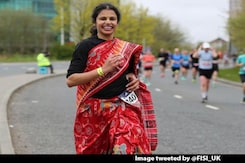 Watch: Woman From Odisha Runs 42.5 km In UK Marathon Wearing A Sambalpuri Saree Watch: Woman From Odisha Runs 42.5 km In UK Marathon Wearing A Sambalpuri Saree