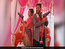 दूल्हा-दुल्हन गन लेकर बना रहे थे पोज़, दुल्हन ने जैसे ही किया फायर, फिर जो हुआ, रूह कांप उठेगी दूल्हा-दुल्हन गन लेकर बना रहे थे पोज़, दुल्हन ने जैसे ही किया फायर, फिर जो हुआ, रूह कांप उठेगी