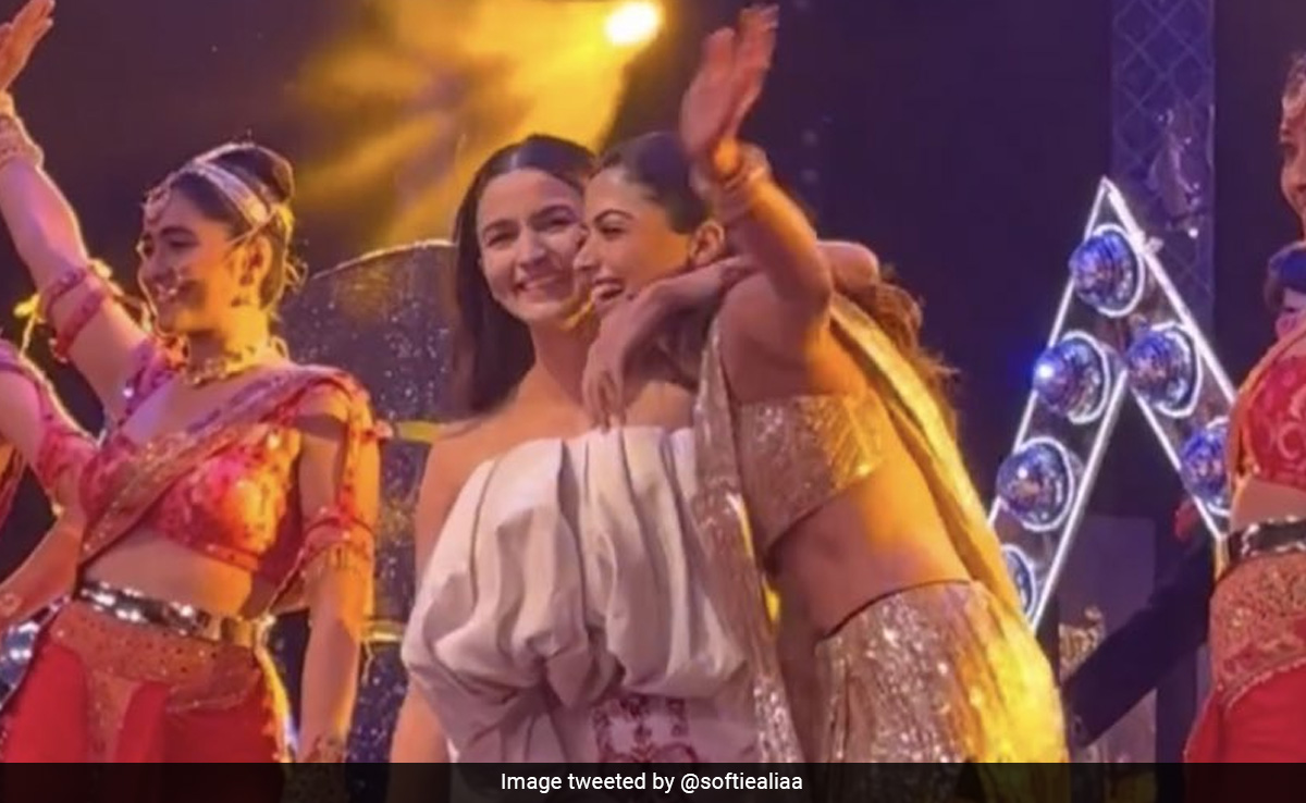 Viral: Alia Bhatt And Rashmika Mandanna Go <i>Naatu Naatu</i> At Ambani Event. Watch