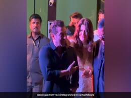 संगीता बिजलानी ने सलमान खान को प्यार से यूं मारा पंच, वीडियो देख लोग बोले- इसलिए अब तक कुंवारे हैं भाई संगीता बिजलानी ने सलमान खान को प्यार से यूं मारा पंच, वीडियो देख लोग बोले- इसलिए अब तक कुंवारे हैं भाई