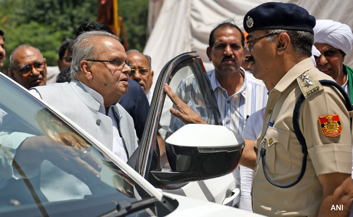 Watch: Satya Pal Malik Visits Delhi Police Station, Cops Say Not Arrested