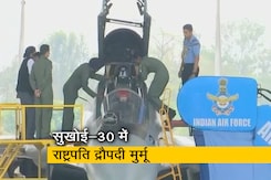 राष्ट्रपति द्रौपदी मुर्मू सुखोई-30 MKI लड़ाकू विमान में हुईं सवार, उड़ने को हैं तैयार राष्ट्रपति द्रौपदी मुर्मू सुखोई-30 MKI लड़ाकू विमान में हुईं सवार, उड़ने को हैं तैयार