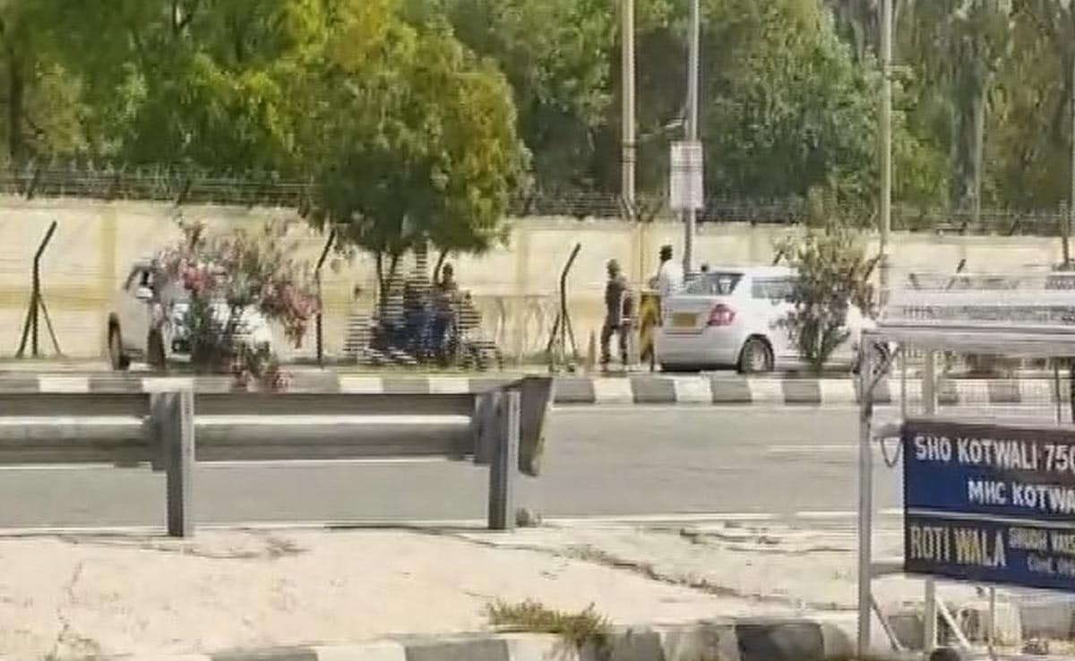 'गनर देसाई मोहन ने इंसास राइफल चोरी करके 4 साथियों को मारा' : बठिंडा मामले में सेना का बयान 'गनर देसाई मोहन ने इंसास राइफल चोरी करके 4 साथियों को मारा' : बठिंडा मामले में सेना का बयान
