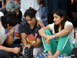 "SC के आदेश का सम्मान, लेकिन धरना जारी रहेगा": पहलवानों ने की बृजभूषण शरण की गिरफ्तारी की मांग "SC के आदेश का सम्मान, लेकिन धरना जारी रहेगा": पहलवानों ने की बृजभूषण शरण की गिरफ्तारी की मांग