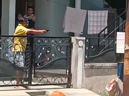 VIDEO : इंदौर में कचरे को लेकर हुआ विवाद, कारोबारी ने किया हवाई फायर