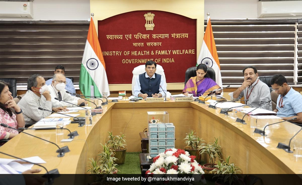 कोरोना वायरस : स्वास्थ्य मंत्री मनसुख मांडविया ने राज्यों से सतर्क रहने को कहा