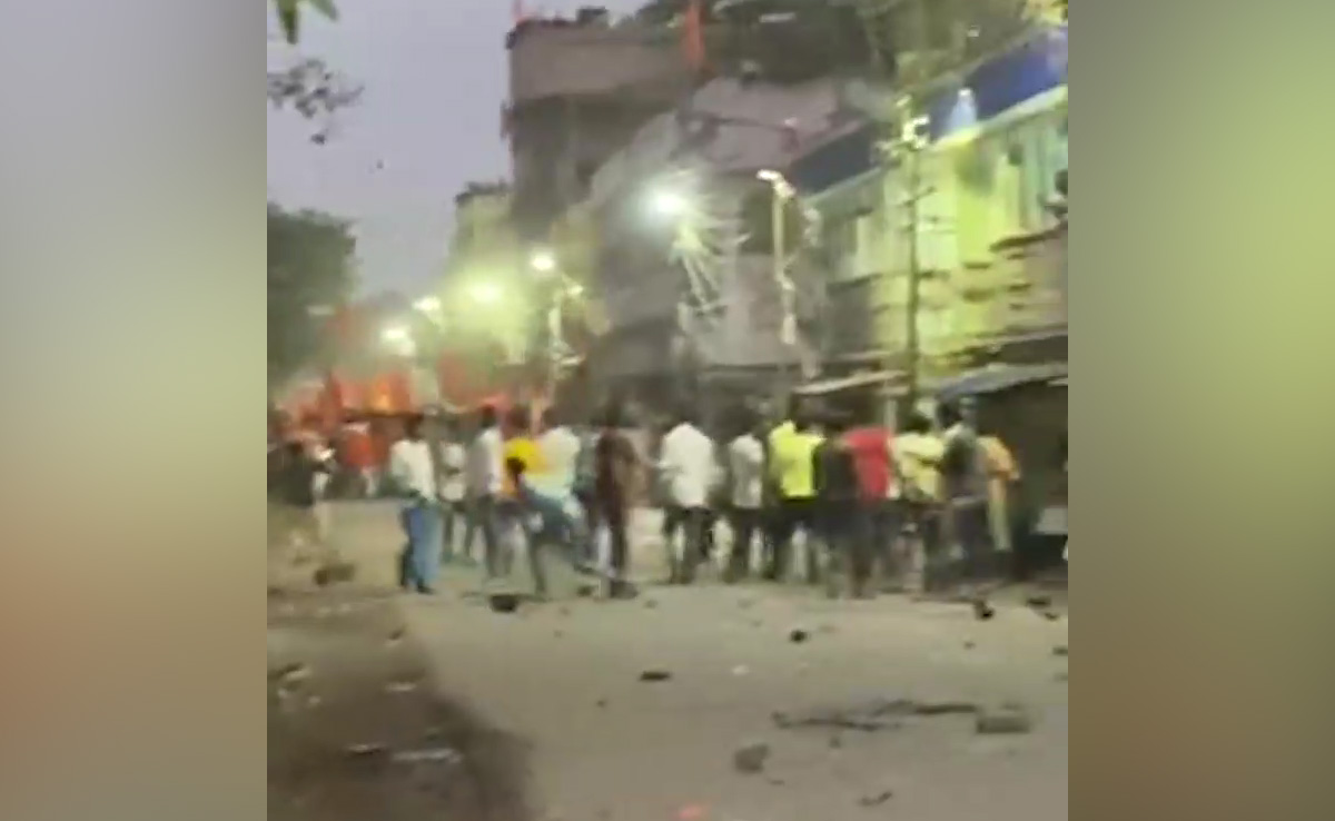 पश्चिम बंगाल : हुगली में शोभायात्रा के दौरान दो गुटों के बीच हुए पथराव में BJP विधायक घायल