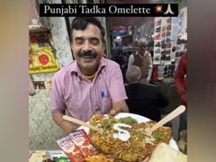 Watch: Punjabi-Style Omelette With A Crunchy Twist Takes Old Delhi By Storm Watch: Punjabi-Style Omelette With A Crunchy Twist Takes Old Delhi By Storm
