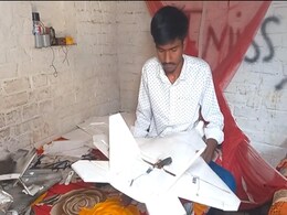 नहीं बन सका इंजीनियर, तो जुगाड़ से घर पर ही बना डाला लड़ाकू विमान! 300 फीट तक भरता है उड़ान नहीं बन सका इंजीनियर, तो जुगाड़ से घर पर ही बना डाला लड़ाकू विमान! 300 फीट तक भरता है उड़ान