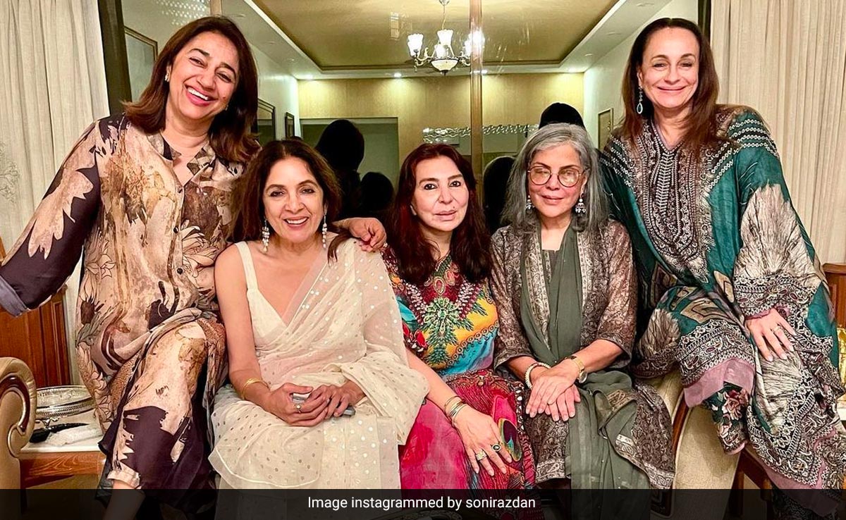 Pics From Zeenat Aman, Neena Gupta And Soni Razdan's Get-Together