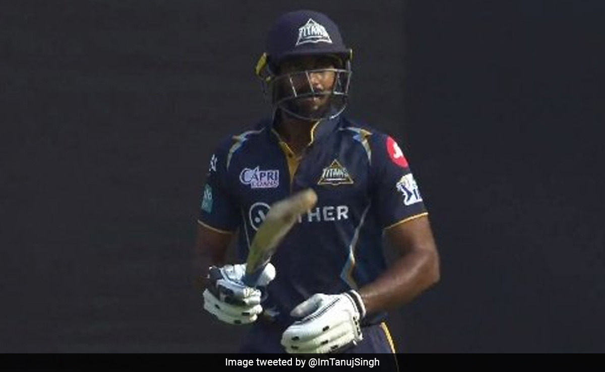 "विश्व कप साल आ गया, "थ्री-डी" प्लेयर छा गया", विजय शंकर की मैच जिताऊ पारी के बाद फैंस के मजेदार कमेंट