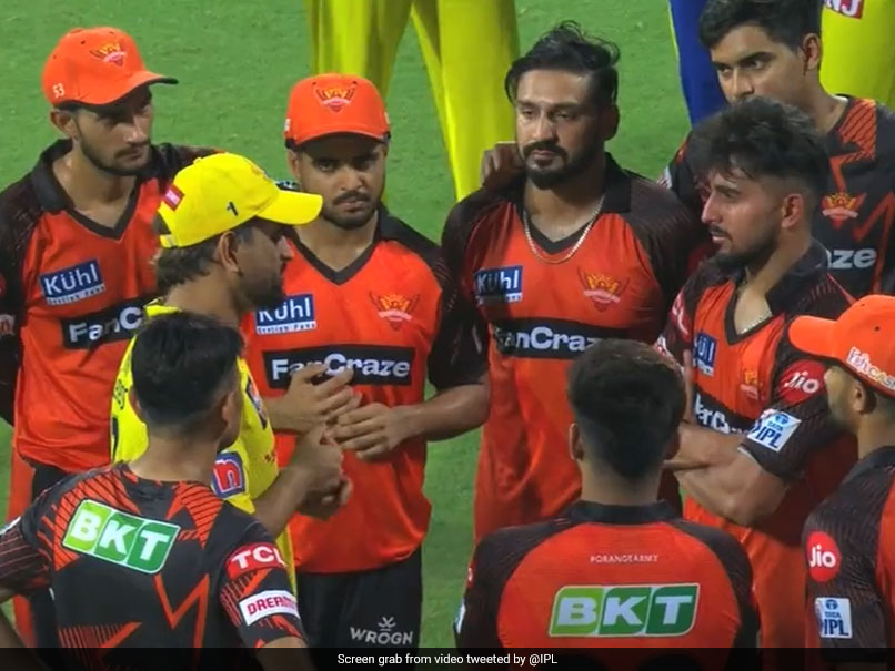 MS Dhoni Turns 'Guru' For Umran Malik And Co. Video Breaks The Internet