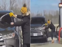 पानी की जगह महिला ने पेट्रोल से धो डाली कार, VIDEO देख यूजर्स के उड़े होश! पानी की जगह महिला ने पेट्रोल से धो डाली कार, VIDEO देख यूजर्स के उड़े होश!