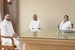 Nitish Kumar Meets Mamata Banerjee As Op 'Opposition Unity' Gathers Speed Nitish Kumar Meets Mamata Banerjee As Op 'Opposition Unity' Gathers Speed