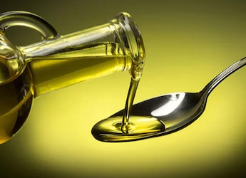 Ghee Or Coconut Oil: Which Is The Healthier Choice For Cooking? Ghee Or Coconut Oil: Which Is The Healthier Choice For Cooking?