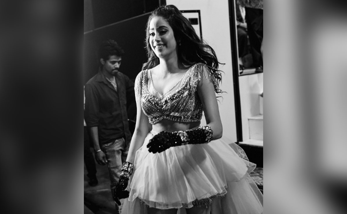 Filmfare Awards 2023: Janhvi Kapoor's OOTN Zip Ripped 5 Minutes Before...