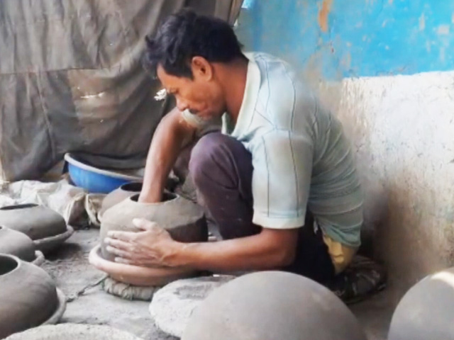 Matkas Still Popular, But Bhind's Potters Barely Make Enough To Make Ends Meet