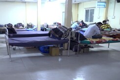 दिल्ली शेल्टर होम: दो जून की रोटी के लाले, भूखे रहने को मजबूर लोग दिल्ली शेल्टर होम: दो जून की रोटी के लाले, भूखे रहने को मजबूर लोग