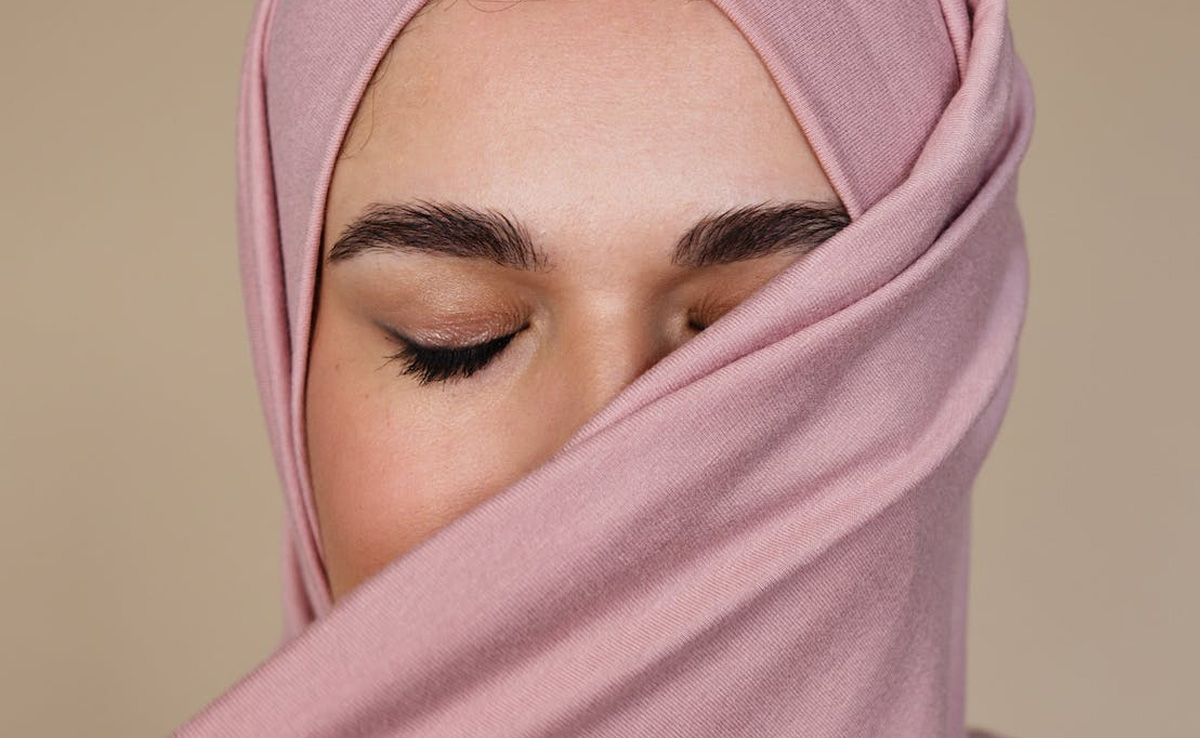 6 DIY Remedies To Grow Thicker Eyebrows Faster Naturally