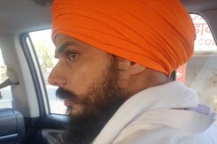 Amritpal Singh Arrested: भगोड़ा अमृतपाल सिंह गिरफ्तार, पुलिस ने शांति बनाए रखने की अपील की Amritpal Singh Arrested: भगोड़ा अमृतपाल सिंह गिरफ्तार, पुलिस ने शांति बनाए रखने की अपील की