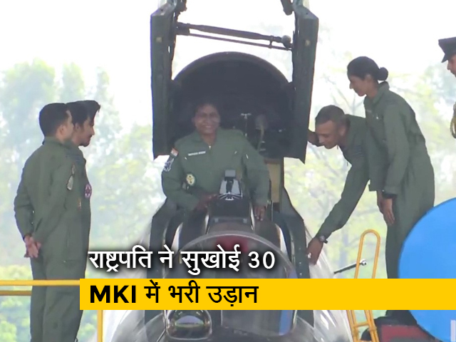 राष्ट्रपति द्रौपदी मुर्मू ने लड़ाकू विमान सुखोई 30- MKI में भरी उड़ान