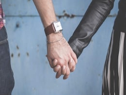 Man In China Spends 21 Hours On Knees Amid Rain, Begs Ex-Girlfriend To Return Man In China Spends 21 Hours On Knees Amid Rain, Begs Ex-Girlfriend To Return