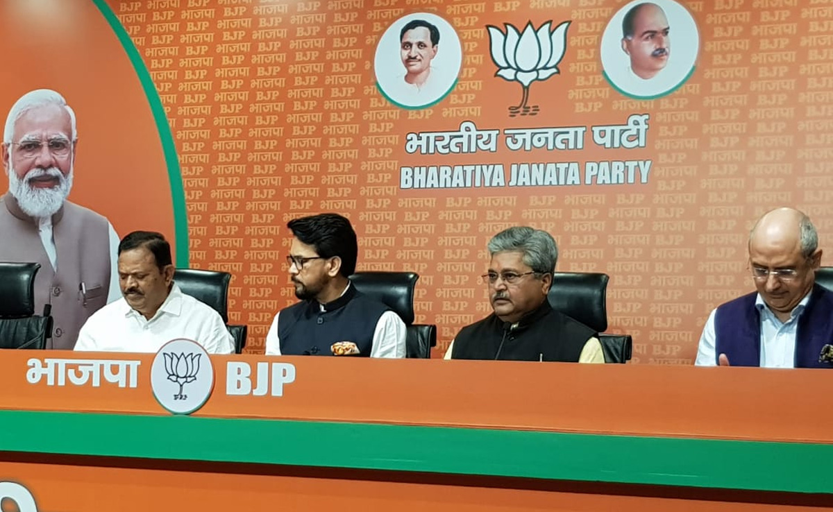 कर्नाटक : चार बार के विधायक एटी रामा स्‍वामी BJP में शामिल, अनुराग ठाकुर बोले - बनेंगे विकास में भागीदार