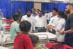Eknath Shinde Visits Those Hospitalised After Heatstroke At Maharashtra Event Eknath Shinde Visits Those Hospitalised After Heatstroke At Maharashtra Event