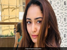 झरने में जलपरी की तरह लहराती दिखीं आश्रम की बबीता, सोशल मीडिया पर वायरल हुआ VIDEO झरने में जलपरी की तरह लहराती दिखीं आश्रम की बबीता, सोशल मीडिया पर वायरल हुआ VIDEO