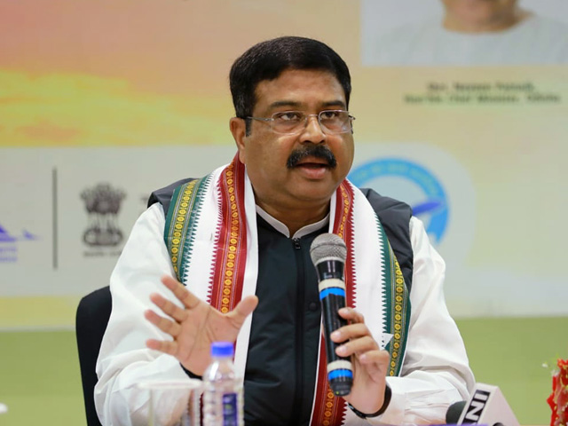 'सरकार बनी तो छत्तीसगढ़ी भाषा में दी जाएगी शिक्षा', केंद्रीय मंत्री धर्मेंद्र प्रधान ने किया वादा