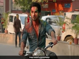 ट्विटर ब्लू टिक हटने पर शाहिद कपूर को आया कबीर सिंह स्टाइल में गुस्सा, बोले- एलन तू वहीं रुक मैं आ रहा हूं ट्विटर ब्लू टिक हटने पर शाहिद कपूर को आया कबीर सिंह स्टाइल में गुस्सा, बोले- एलन तू वहीं रुक मैं आ रहा हूं